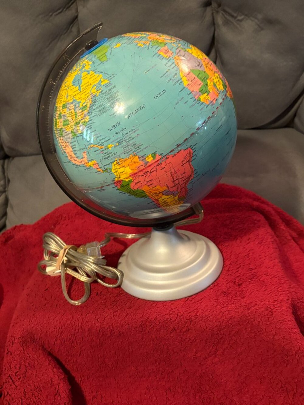 VTG 2004 Light Up World Globe-Plastic Globe w/Gray Base-12" H & 9" D-3 way light